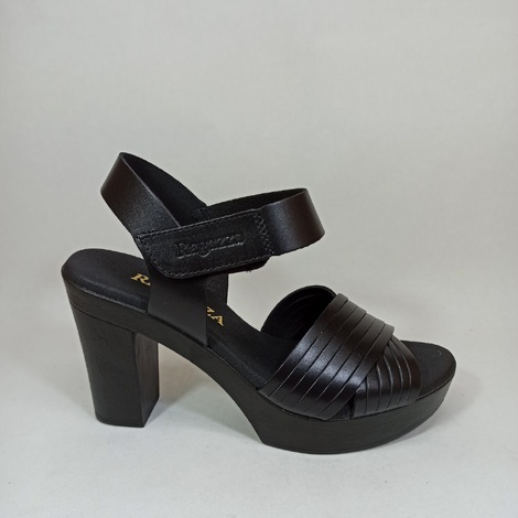 Ragazza πεδιλα