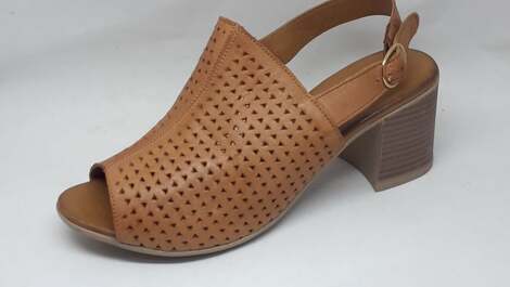 Δερμάτινο πέδιλο Carmela 67120